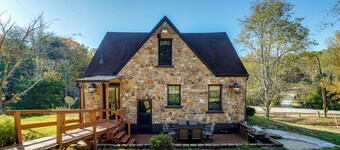 Old Stone Cottage Retreat in the Heart of Missouri