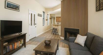Pet-Friendly Soulard Townhouse · 2BR/2BA · Parking + Rooftop Deck