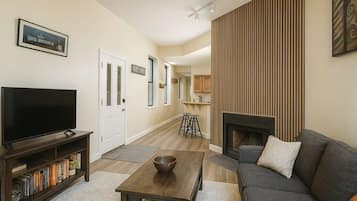 TV, fireplace, offices