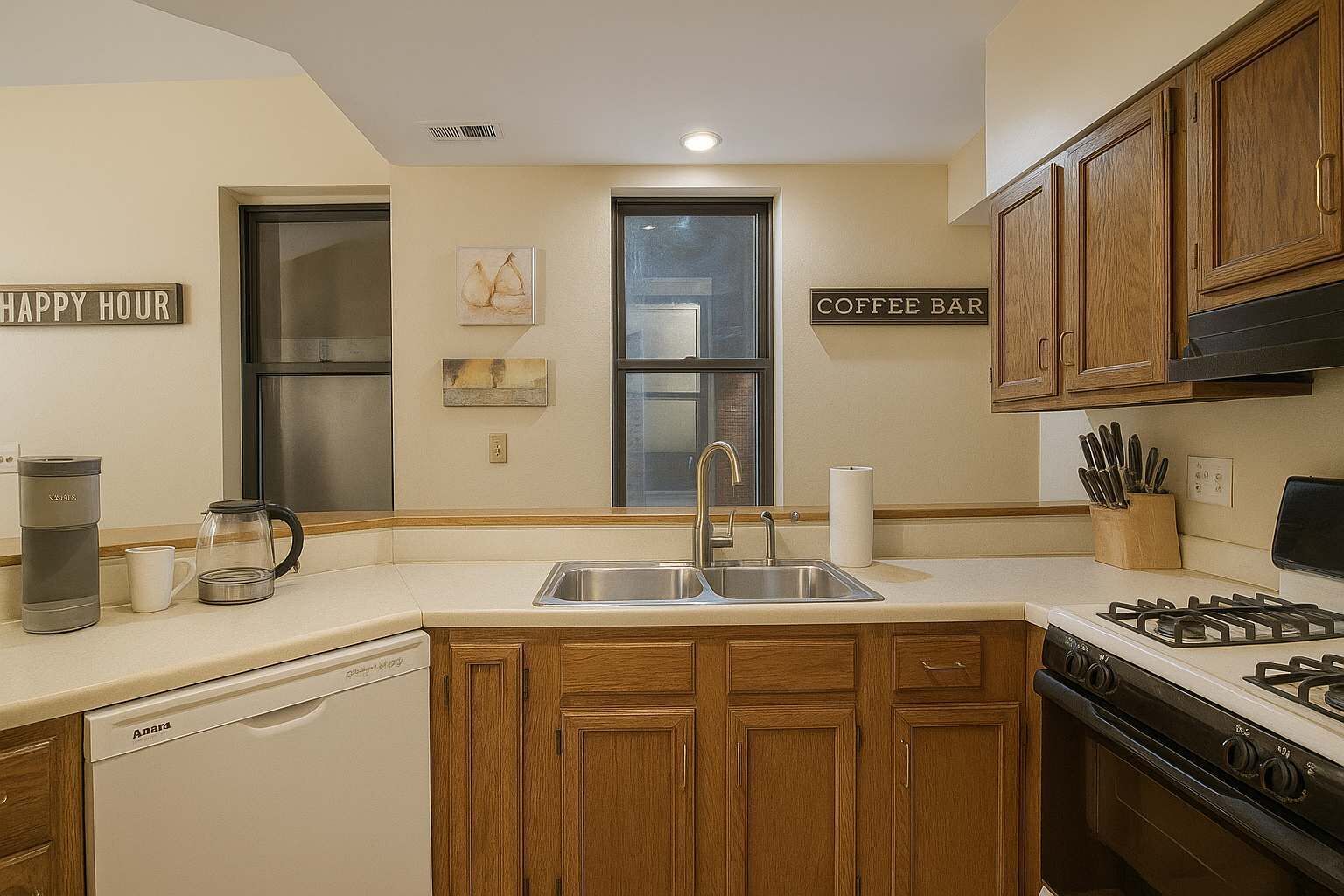 Coffee/tea maker, fridge, microwave, oven