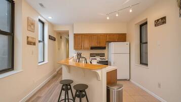 冰箱、微波炉、烤箱、炉灶