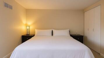 Desk, iron/ironing board, WiFi, bed sheets