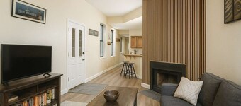 Soulard Townhouse | 2BR 2BA · Parking · Rooftop