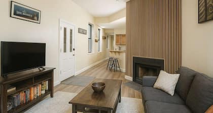 Bright Soulard Loft-King-Queen, 2 Baths, Parking