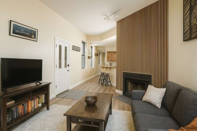 Soulard Townhouse | 2BR 2BA · Parking · Rooftop