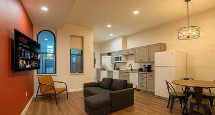 Soulard King Loft near Anheuser-Busch Brewery