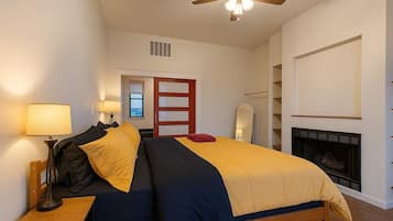 Escrivaninha, ferros/tábuas de passar roupa, Wi-Fi, roupa de cama