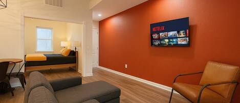 TV, peis og kontorer