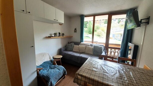 Unclassified image, 1 of 3, button - Studio for 3 People (Modane)
