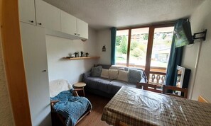 Unclassified image, 3 of 3, button - Studio for 3 People (Modane)