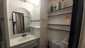 Unclassified image, 2 of 3, button - Studio for 3 People (Modane)