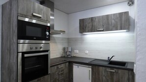 Coffee/tea maker, fridge, microwave, oven - Apartment in Chinaillon Near Ski Lifts (Le Grand-Bornand)