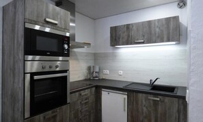 Refrigerador, microondas, horno, cafetera/tetera