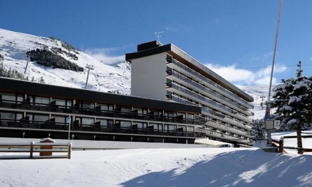 Spacious Apartment Ski-in/ski-out Access Balcony With Resort View ...