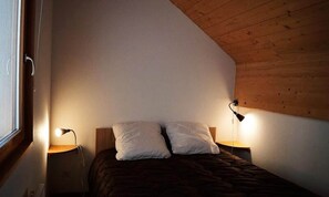 Room - Spacious Apartment Sleeps 10, View of the Aiguilles D'arves (Saint-Jean-d'Arves)