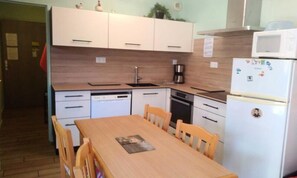 Cookware/dishes/utensils - Charming 4-person Apartment in the Resort Center (Saint-Sorlin-d'Arves)