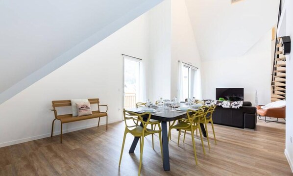 Dining - Apartment for 8 People, Elegance and Comfort in the Heart of Saint-lary Soulan, Close to Shops (Saint-Lary-Soulan)