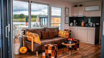 Mobile Home | Living room