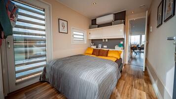 Mobile Home | 2 bedrooms, individually furnished