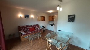 Living area - 2 Rooms for 4 People (Modane)