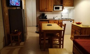 Dining - Apartment in La Chal Near Les Sybelles (Saint-Jean-d'Arves)