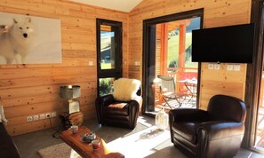 Living area - 2-bedroom Apartment With a Commanding View of the Slopes (Les Gets)