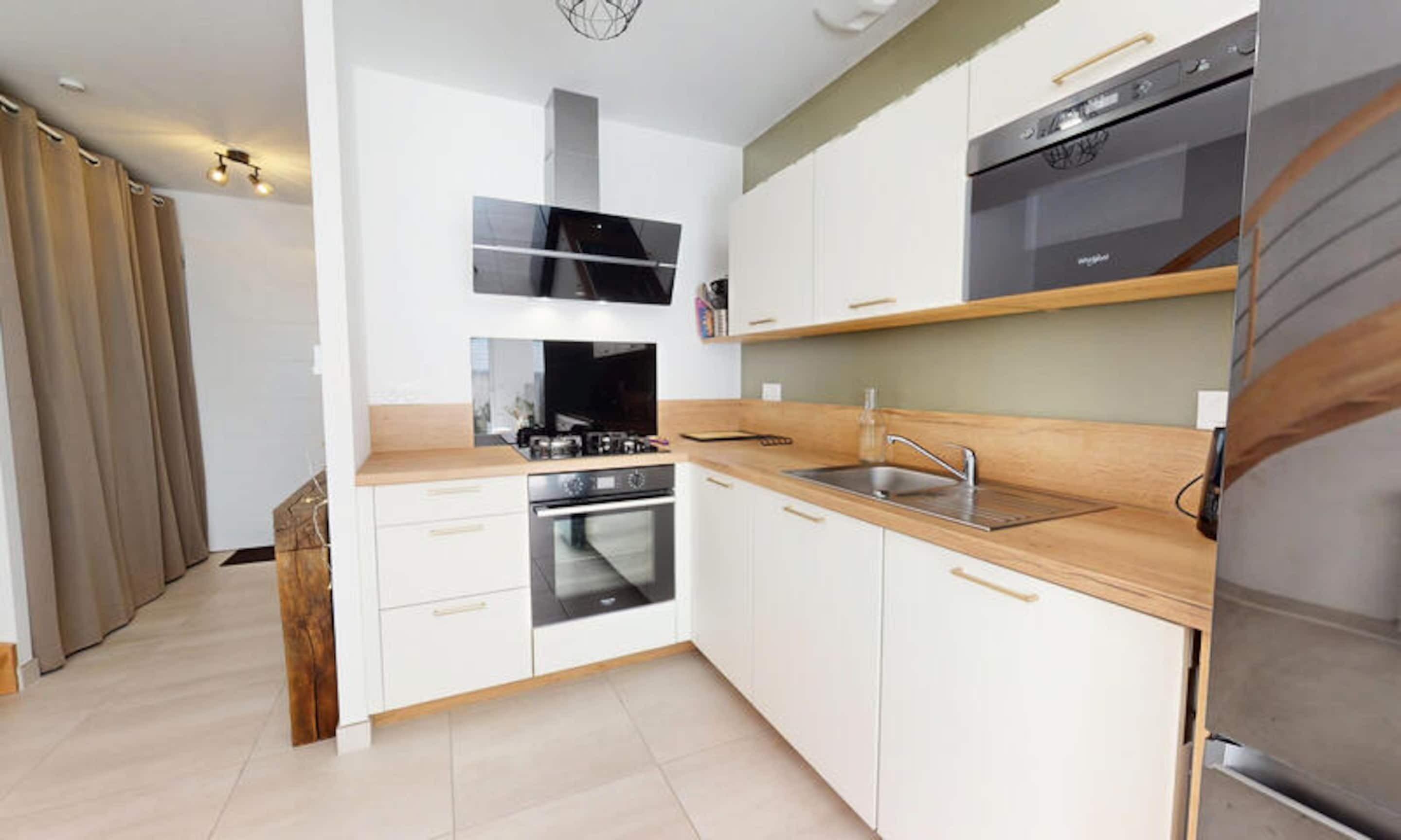 Fridge, microwave, oven, coffee/tea maker