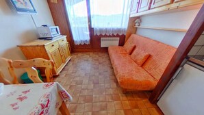 Living area - Apartment in Mont Bisanne Near Ski Slopes (Hauteluce)