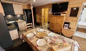 Dining - Renovated Apartment Near the Center (Les Gets)