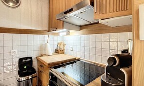 Fridge, microwave, oven, dishwasher - Cozy and Renovated Apartment on the Slopes of Mottaret (Les Allues)