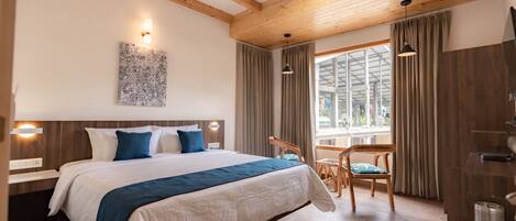 Deluxe Double Room | Iron/ironing board, free WiFi