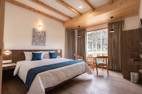 Deluxe Double Room | Iron/ironing board, free WiFi