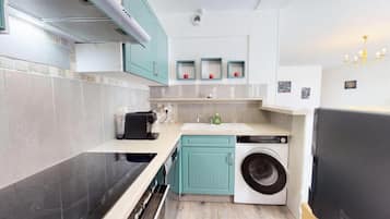 Tủ lạnh, lò vi sóng, lò nướng, dụng cụ pha cà phê/trà