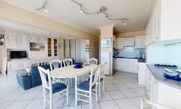 Dining - Apartment in Saint-gilles With Sea View (Saint-Gilles-Croix-de-Vie)