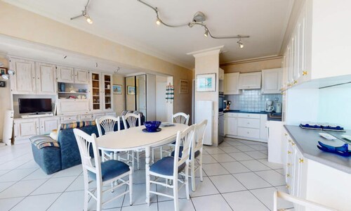 Apartment in Saint-gilles With Sea View