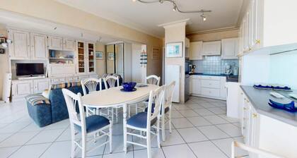 Apartment in Saint-gilles With Sea View