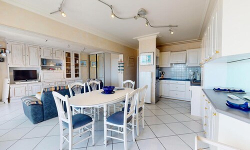 Apartment in Saint-gilles With Sea View