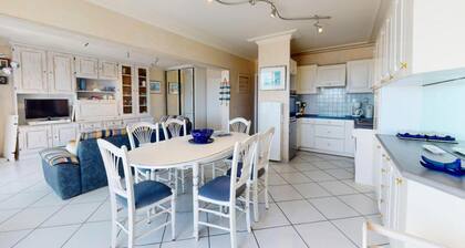 Apartment in Saint-gilles With Sea View