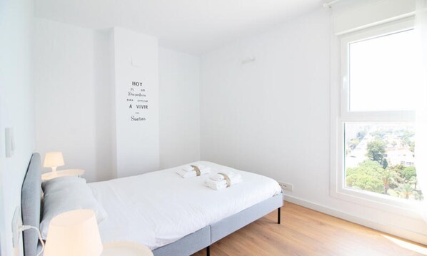 Iron/ironing board, bed sheets - Apt. Canet al Mar 10-j (Canet de Berenguer)