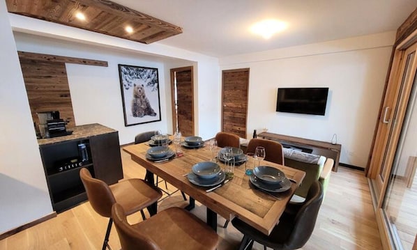 Dining - New Apartment, 6 People in the Center (Les Gets)