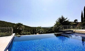 Outdoor pool - Villa in Valcros With Infinity Pool Views (La Londe-les-Maures)