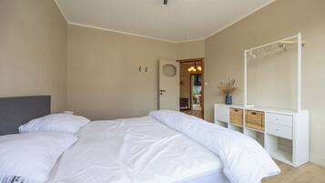 House | 4 bedrooms, individually furnished