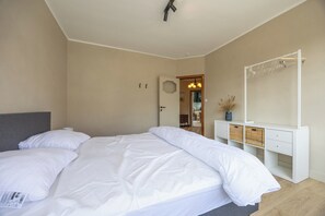 House | 4 bedrooms, individually furnished