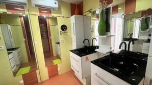 Bathtub - Villa in Port Nature With Jacuzzi & Hammam (Agde)