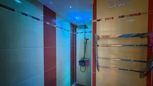 Bathtub - Villa in Port Nature With Jacuzzi & Hammam (Agde)