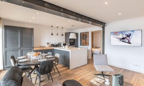 Dining - Family Apartment, South-facing, Resort Center (Huez)