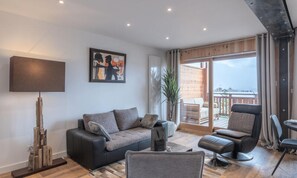Living area - Family Apartment, South-facing, Resort Center (Huez)