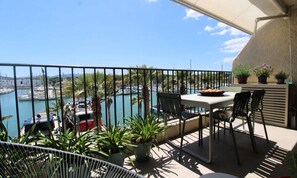 Outdoor dining - Beautiful Apartment for 2 People With Port View in the Gulf of St-tropez (Cogolin)