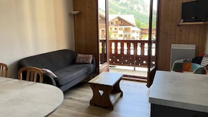 Living area - Studio Cabin for 4 People, 3, Facing North-west (Valloire)