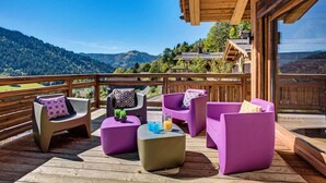 Terrace/patio - 5-star Chalet, Sleeps 9, Spa, Panoramic View (La Clusaz)